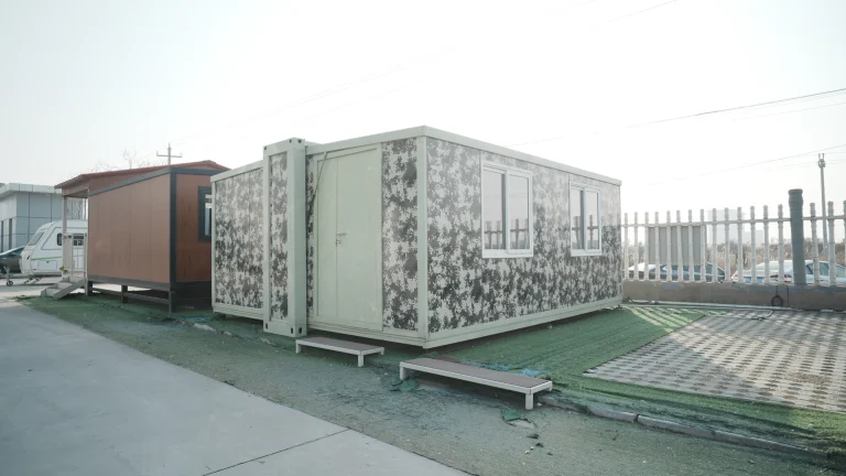 KUBO folding modular support unit for first-aid or guard-room functions